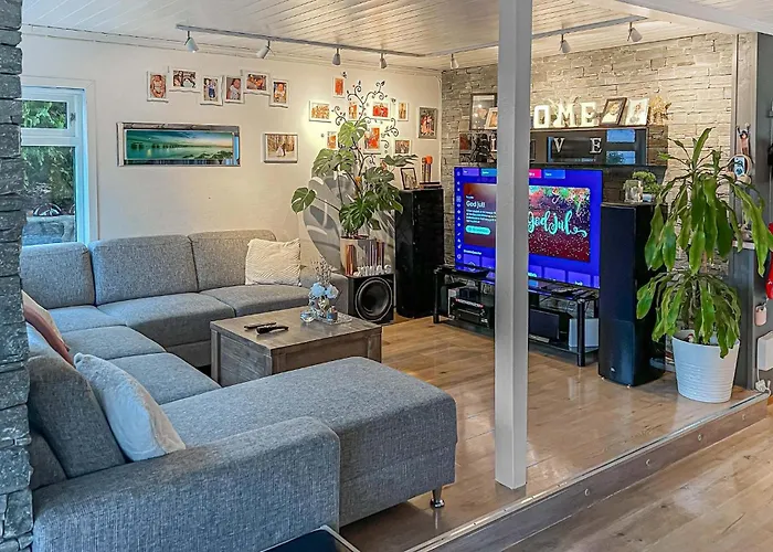 Сasa de vacaciones 4 Bedroom Lovely In S Kristiansand