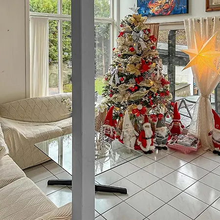 Semesterbostad 4 Bedroom Lovely In S