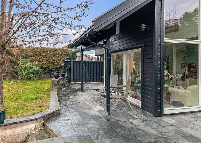 4 Bedroom Lovely In S Semesterbostad *